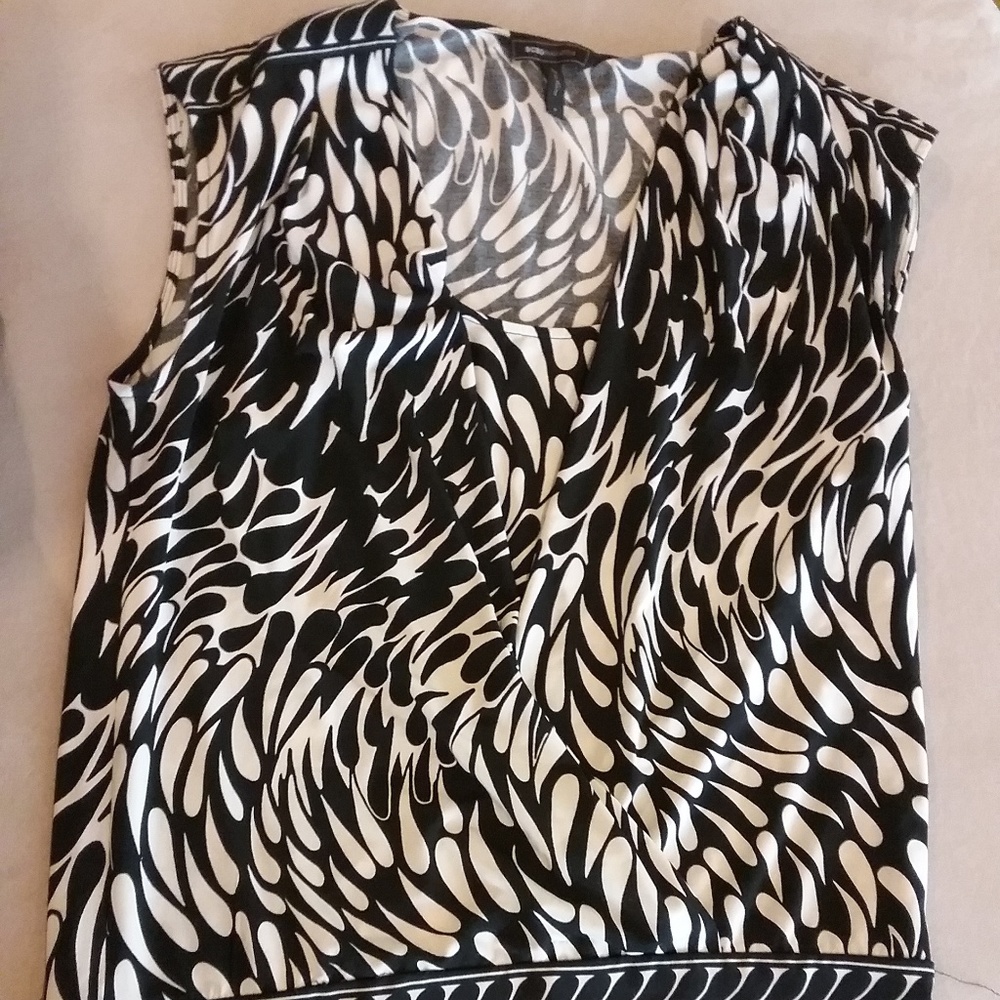 BCBG black white pattern sleeveless top sz S EUC